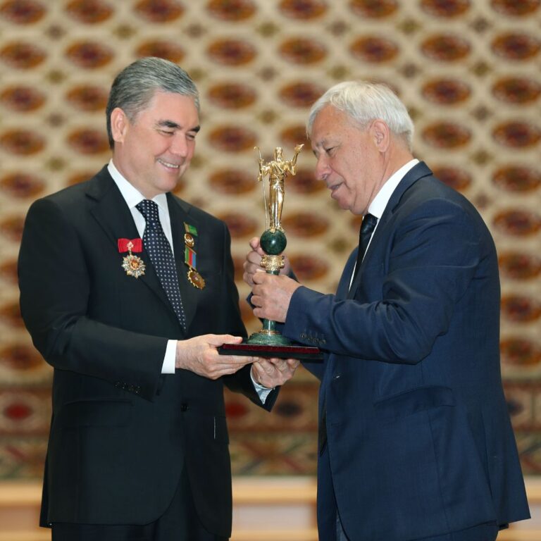 xr:d:DAF7S29wR-A:3,j:5263999105898506206,t:24012920